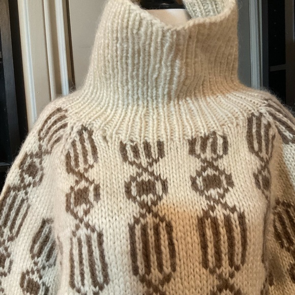 “HAND KNIT” Vintage  Beige and Brown Patterned 100% Wool Sweater. - Picture 7 of 12